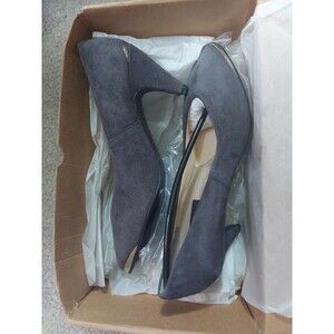 New In Box Women's Size 7 Vanna White Gray Heels Silver Tips Suede Pumps Shoes